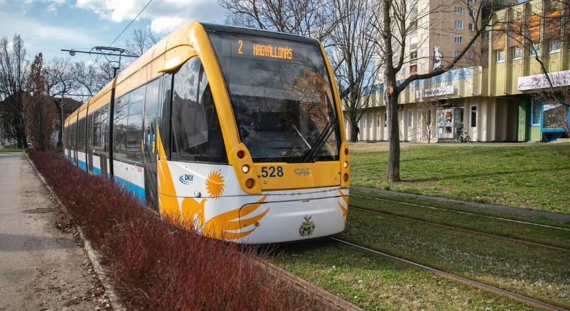 Nem erre számított a debreceni nő, amikor felszállt a villamosra