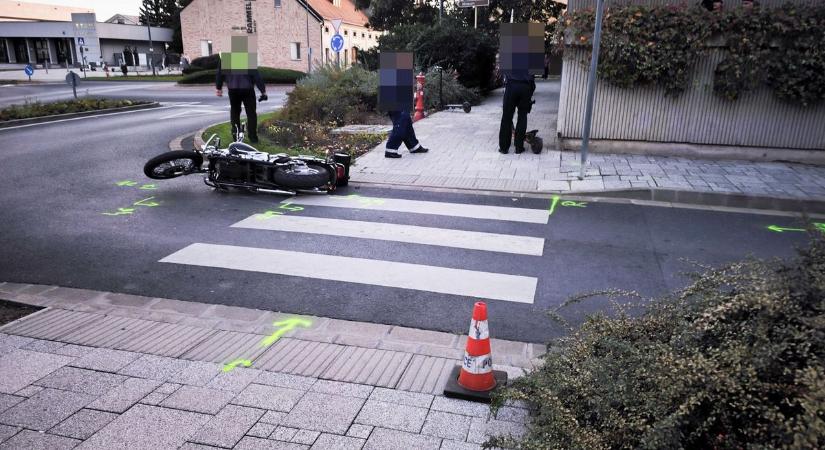 Roller és motor ütközött, két ember megsérült a balesetben Szombathelyen - fotók