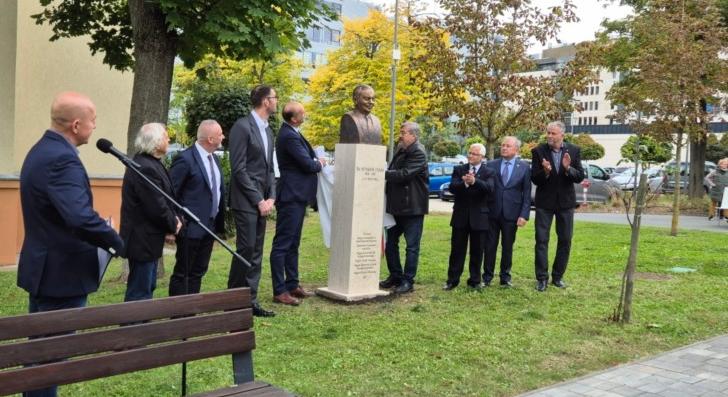 Sportember szobrát avatták a TF-en