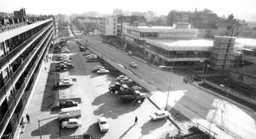 Mozgólépcső a Centrumban – új áruház épült Zalaegerszegen (galéria)