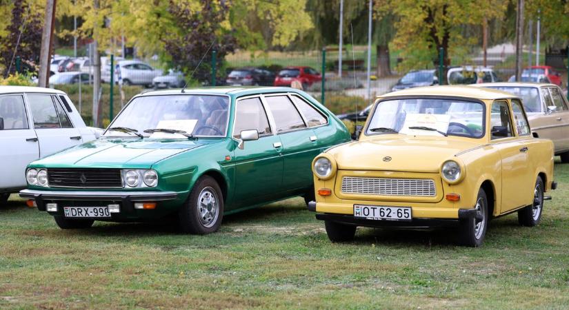 80 éves szépségek vonzották a férfitekinteteket