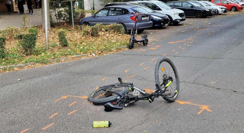 Elektromos rolleres és biciklis ütközött a zebrán, mentőhelikopter érkezett a helyszínre