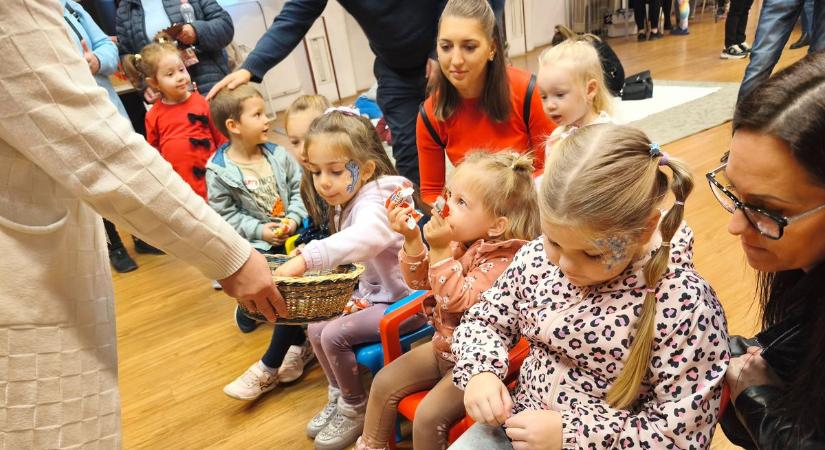 Illatos almás finomságok és vidám programok várták az érdeklődőket a Szandaszőlősi Művelődési Házban