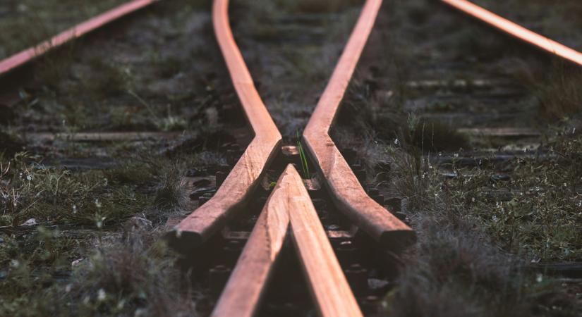 Most jött: leállt a vonatközlekedés, erre készülj