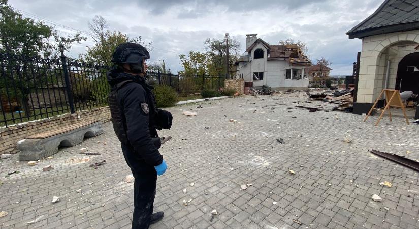Ketten meghaltak és négyen megsebesültek egy ukrán templomot ért bombázásban