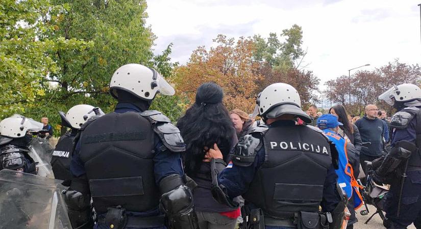 Minden eddiginél brutálisabban bánt a rendőrség az újságírókkal szombaton