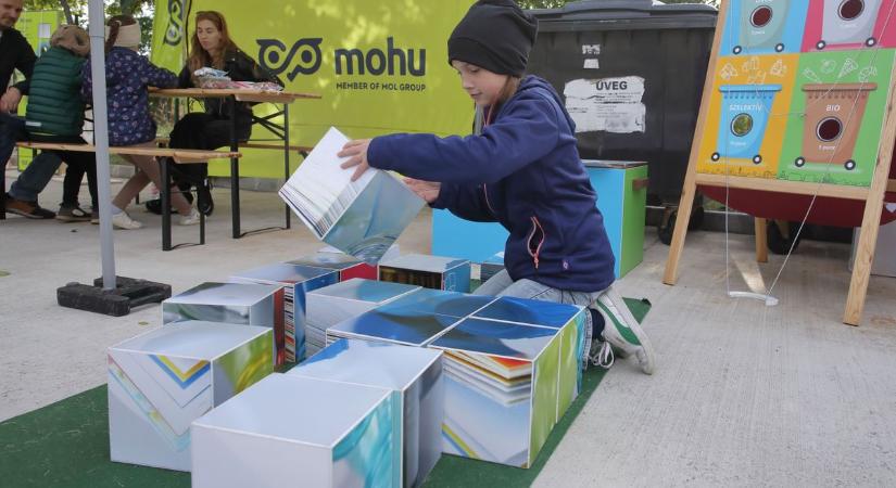 Játékosan tanított a hulladék értékére a MOHU roadshow Székesfehérváron