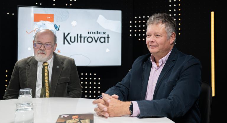 A tisztek szakálla, haja, ruhája is árulkodó, ha valaki tudja, mit kell nézni a képeken