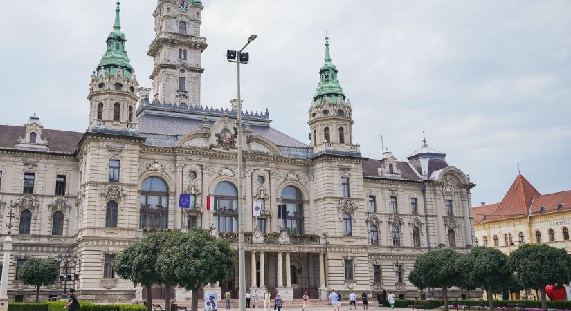 A kertbarátok szakmai napját tartják a győri városházán
