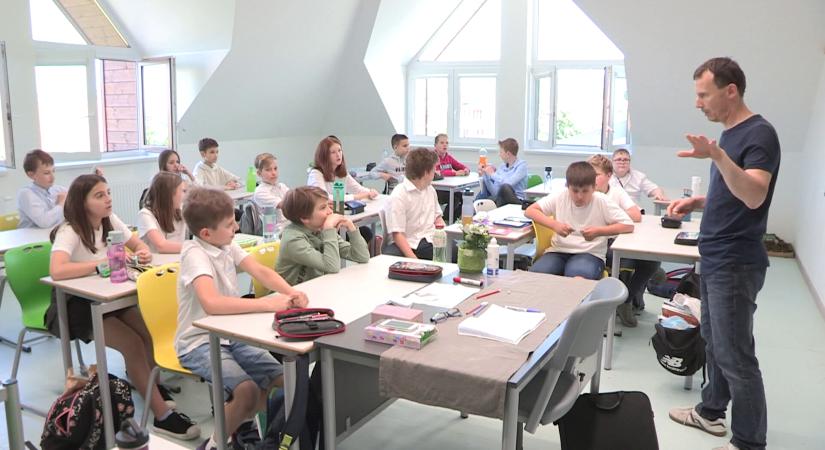 Így kaphatnak havi 75 ezret a tanárok – új ösztöndíjprogram indult!