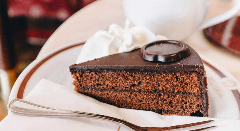 Így készül az eredeti Sacher-torta – ez az igazi bécsi verzió titka