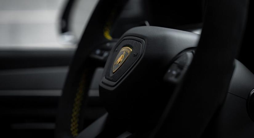 Holtan, lőtt sebbel a fején találtak rá a Lamborghinijében az ismert fiatal kriptokereskedőre
