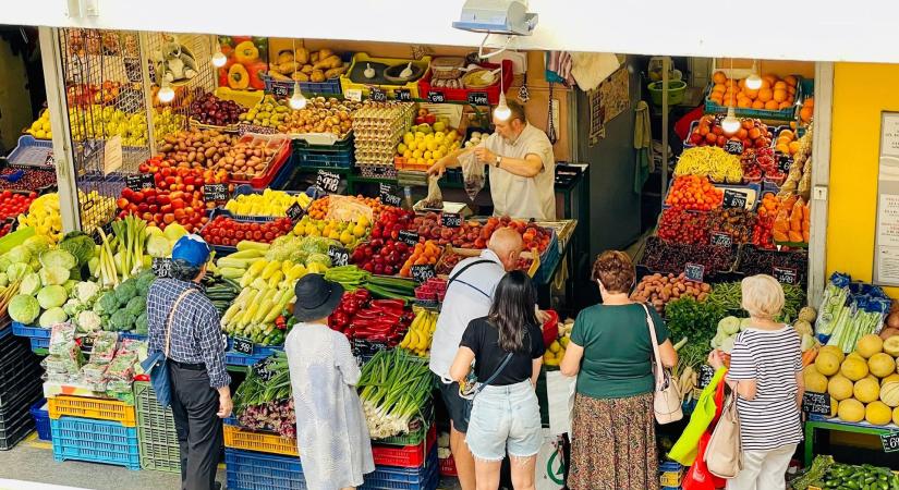 Koszorúárusoktól a piacokig – országos ellenőrzéssorozatot indít a NAV