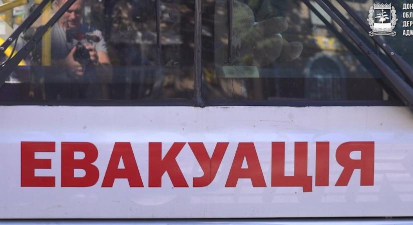 Az elmúlt négy hónapban több mint 105 ezer embert evakuáltak a frontvonal közeli területekről