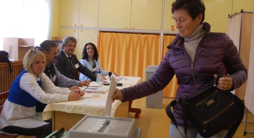 Rendben zajlik az időközi polgármester-választás Kiskunfélegyházán – fotók