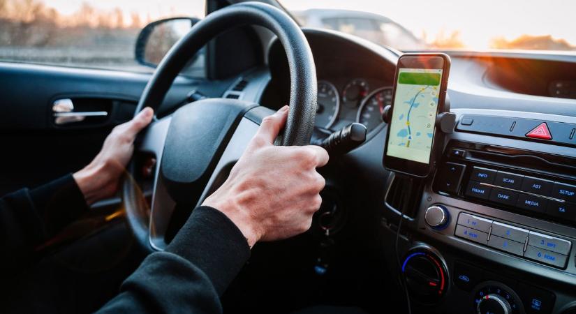 Forradalmi újítással rukkolt elő a népszerű navigációs alkalmazás, mostantól elég kimondani, ha baj van az úton