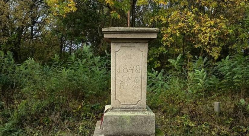 Megrongálták a Tisza-tó egyik látványosságát – emlékeket gyaláztak meg az elkövetők