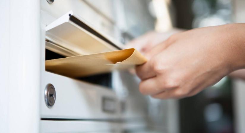 Azzal hívta fel a rendőröket egy csepeli férfi, hogy bombát tett több postaládába