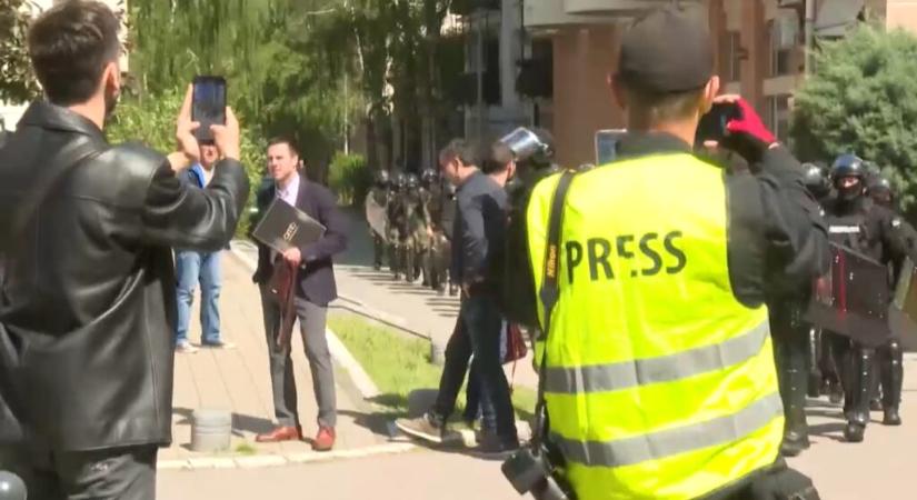 Újabb szervezet ítélte el a blokádellenes tüntetésekről tudósító újságírók elleni rendőri erőszakot
