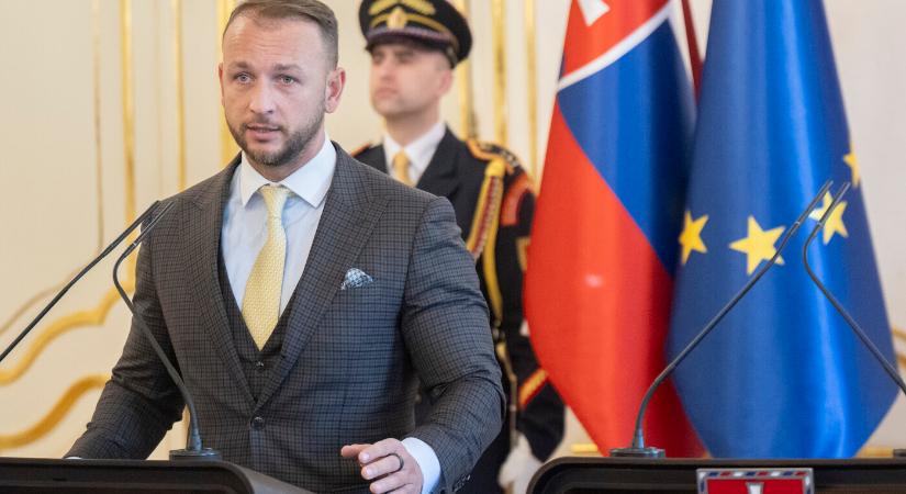 A Hlas a 13. nyugdíjat védi, a KDH pazarlással vádolja a kormányt