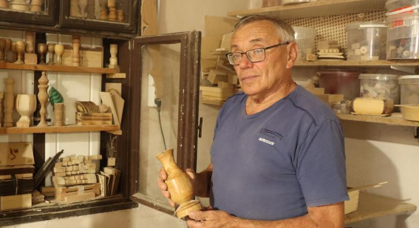Bíró Antal kereskedőként is karriert csinált, de idős korára visszatért szerelméhez, a fához – galériával, videóval
