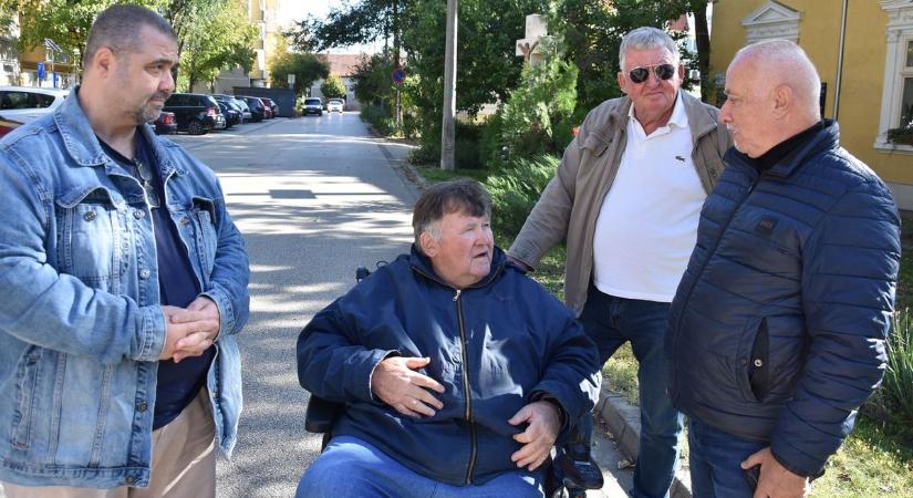 A hit kőbe vésett jeleként hamarosan örmény kacskar díszíti a Wojtyla teret