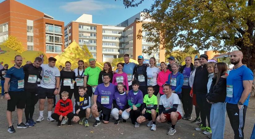 Beteg gyerekekért futottak maratont gyöngyösi tanárok és diákok - még két hét segíthetünk