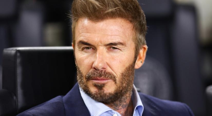 Ő David Beckham ritkán látott édesanyja: a 76 éves Sandra közel a 80-hoz is bámulatosan fest, igazi stílusikon