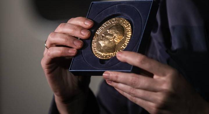 Különös jelenség sújtja a Nobel-díjas tudósokat: ezek a tünetei