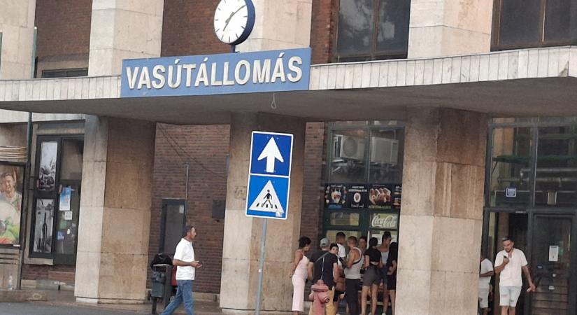 Tüntetés és “utolsó vonatozás” lesz a Nagyállomáson