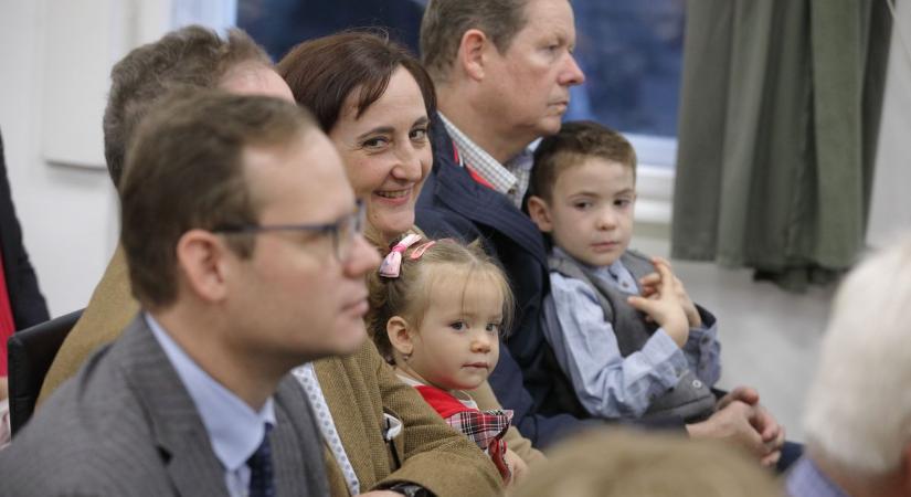 Könyvbemutató és emlékező kerekasztal beszélgetés (galéria)