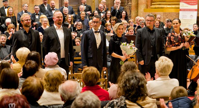 A remény szólamai – Jótékonysági hangversennyel ünnepelte 15 éves jubileumát a VOX Savariae