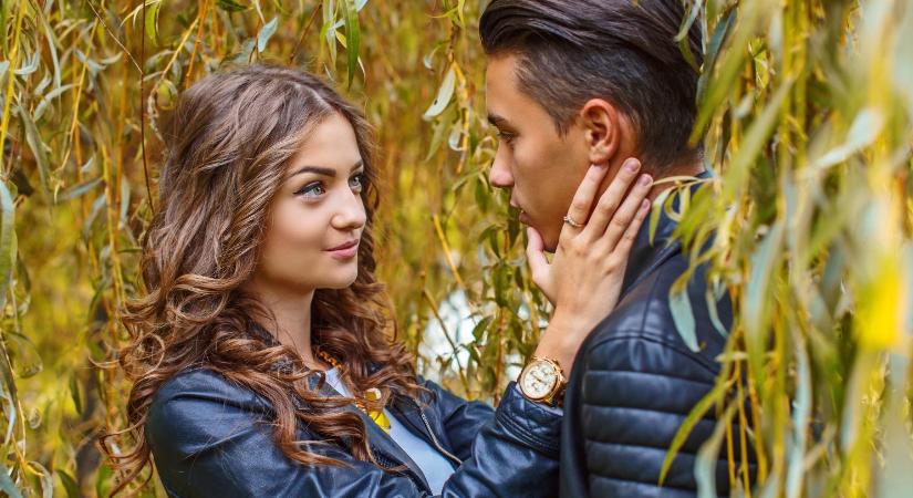 Taktikák, amiket a nők alkalmaznak, ha versenyeznek egy férfiért