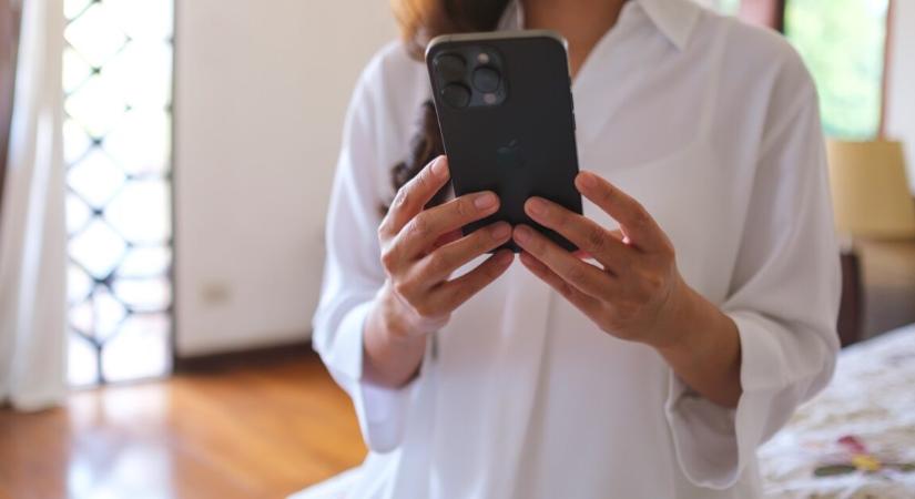 Forradalmi rejtett iPhone-funkciót találtak – így ébredhetünk kíméletesebben