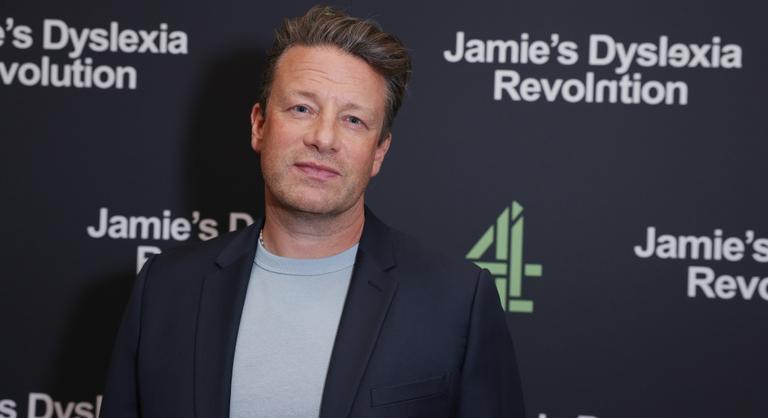 Terroristák célpontjává vált Jamie Oliver, gyújtogatással fenyegették az éttermét
