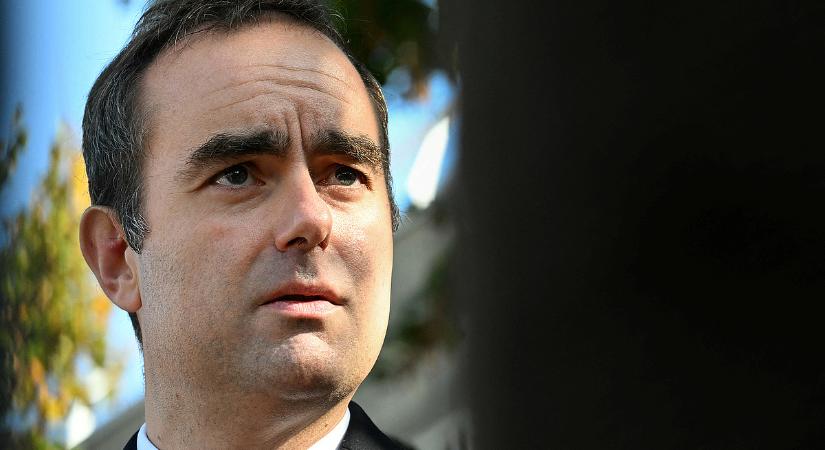 Politikai káosz Párizsban, egy héten belül másodszor áll fel az új kormány