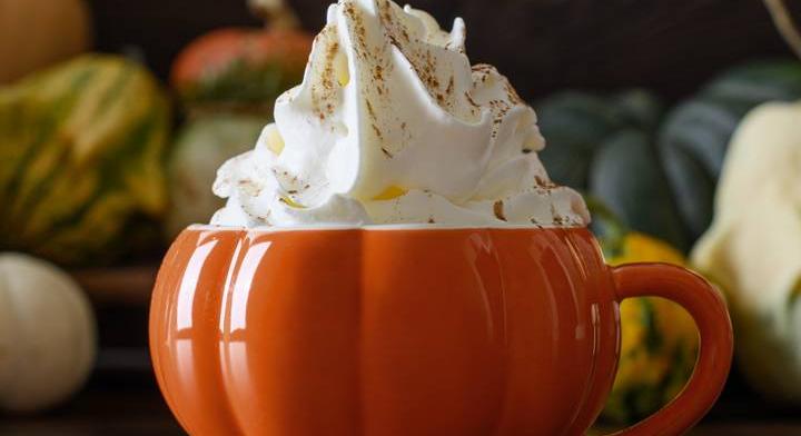 Milyen fűszer nincs a pumpkin spice lattéban? Itt a nagy italkvíz!