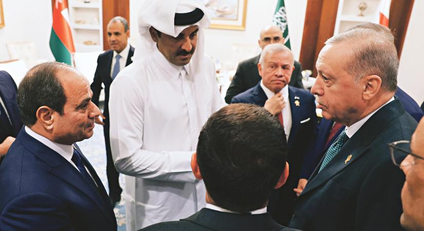 Ma visszanyerhetik szabadságukat a Hamász izraeli túszai, Egyiptomban Izrael és a palesztinok nélkül tárgyalnak a Közel-Kelet békéjéről