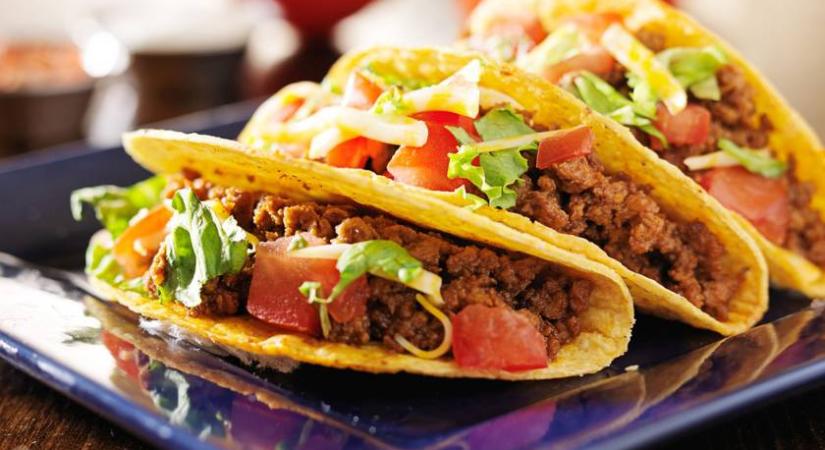 Isteni finom tortillaburger fűszeres hússal töltve: 15 perc alatt kész a vacsi