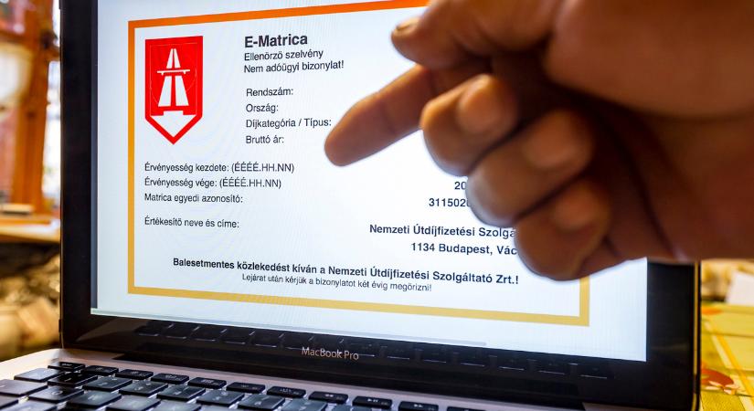 Jövőre felére csökkentik egyes autópálya-matricák árát