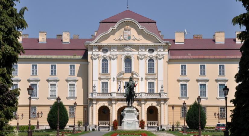 A magyar állam az OTP-vel közösen 40 milliárd forintból felújítja a gödöllői Grassalkovich-kastélyt