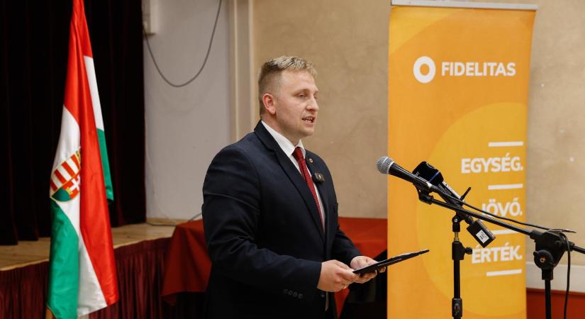 Fidelitas elnök: A választás tétje a magyar fiataloknak az, hogy meg akarunk-e halni Zelenszkij Ukrajnájáért?
