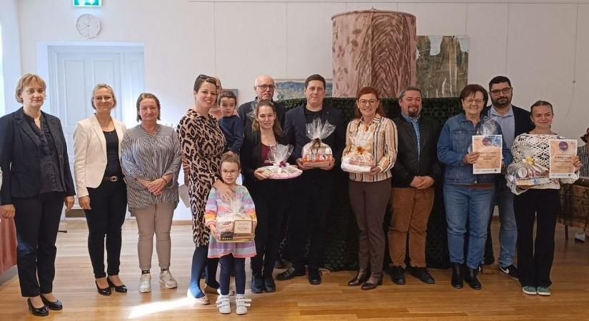 Közel 150 könyvet olvasott ki egy év alatt az Év Olvasója díj nyertese Kiskunfélegyházán – fotók
