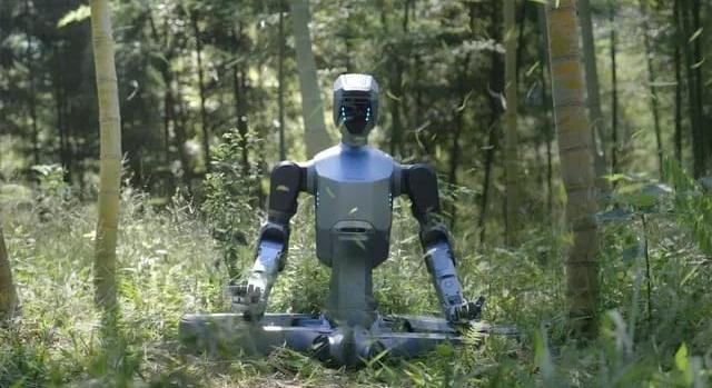 Por? Eső? Hőség? Mindegyiket kibírja az kínai humanoid robot – videó