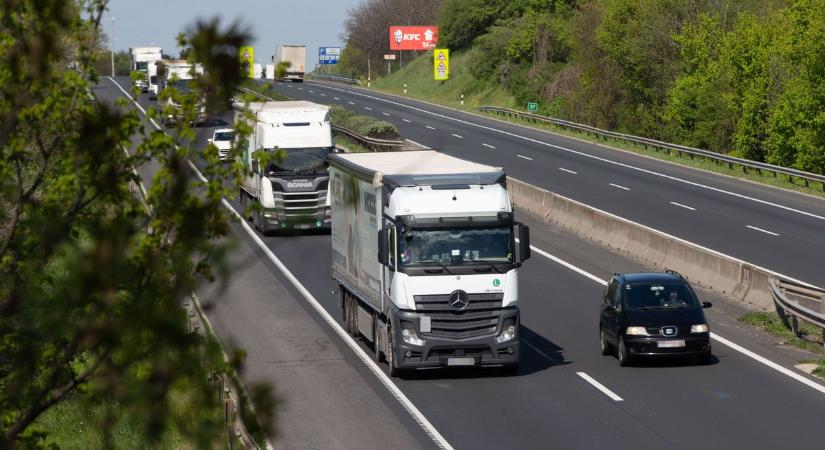 Újabb baleset az M1-esen, több kilométeres a torlódás