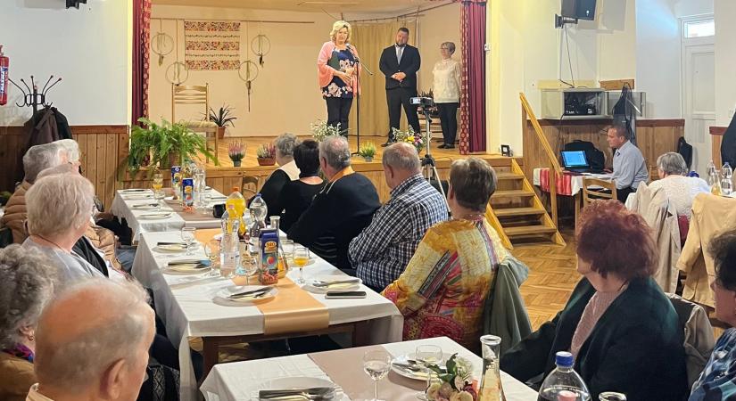 Idősbarát Önkormányzat Díjat kapott Epöl