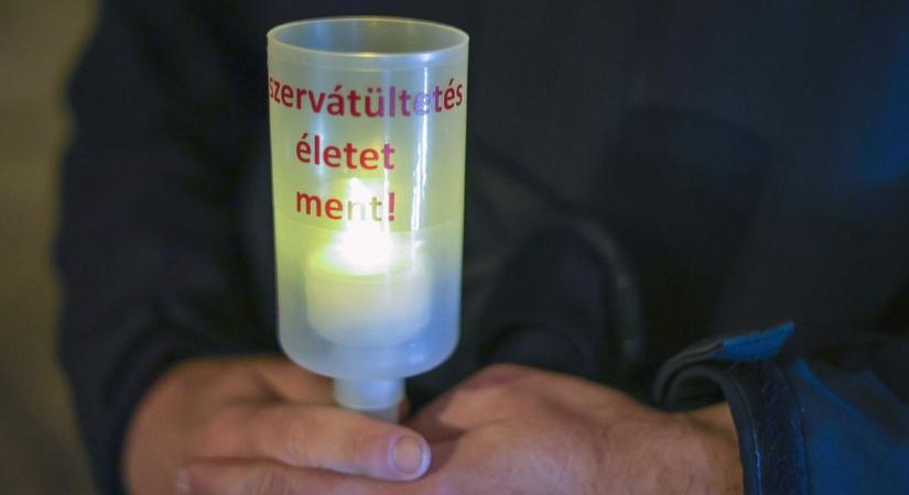 Nem szavakkal, hanem fáklyafénnyel mondtak köszönetet Szegeden