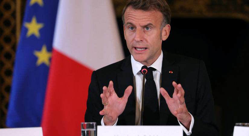 Macron ellenáll a lemondásra felszólító követeléseknek, továbbra is garantálni akarja a stabilitást