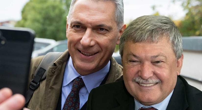 Lázár János egykor uzsorásnak nevezte az OTP-vezér Csányi Sándort, most a legnagyobb magyarok közt emlegette Gödöllőn