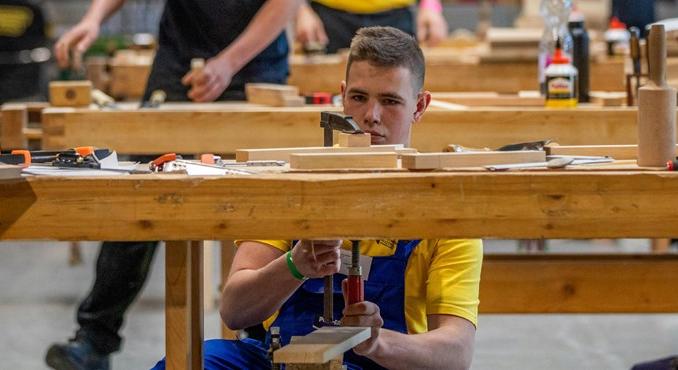 Pályaválasztás előtt: már elérhető a 2025/2026-os szakmafüzet